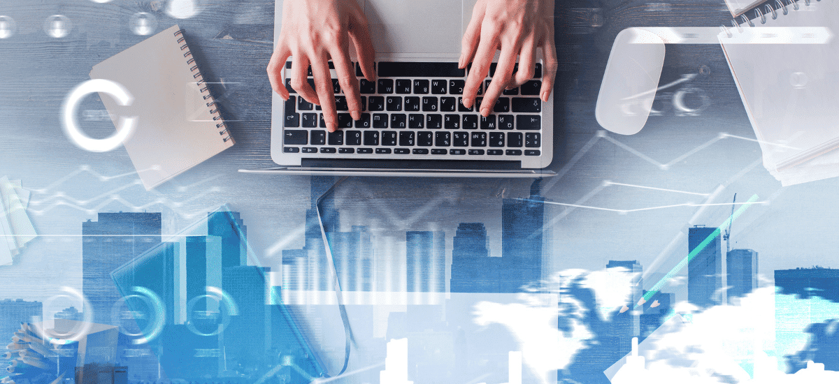 SLIDER art iscrizioni ITS 21-23 Ragazza al computer il via alle iscrizioni al biennio ITS 2021-23
