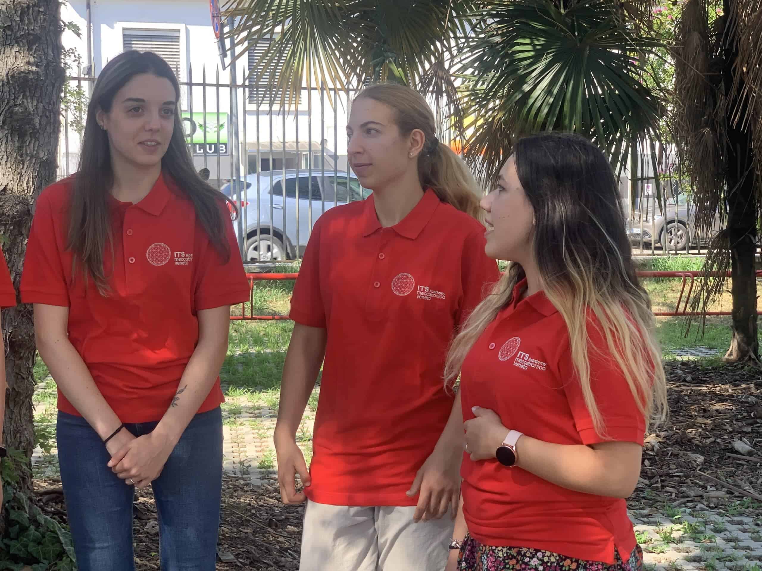 girks che parlano3 ragazze e corsi stem